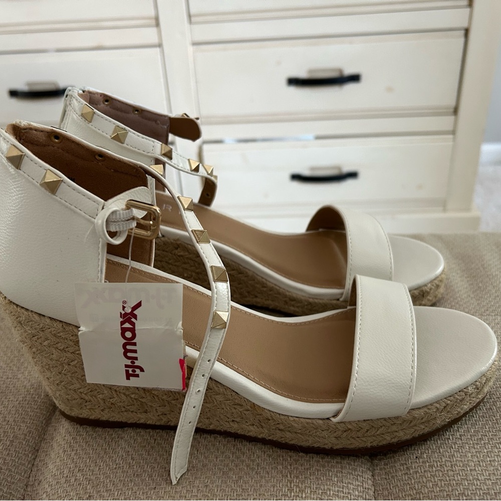 8.5 ESPRIT wedges. Brand new
